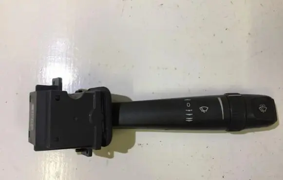 Volvo V70 Wiper control stalk nenustayta