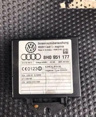 Audi A4 S4 B6 8E 8H Alarm control unit/module 8H0951177