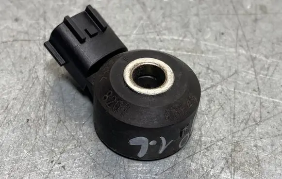 Subaru XV II Detonation knock sensor KNE45 8207