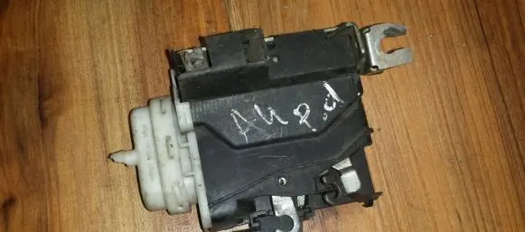 Audi A4 S4 B5 8D Front door lock