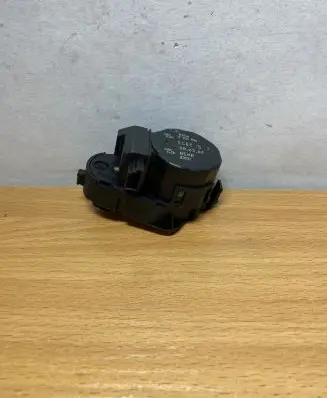 BMW 7 E65 E66 A/C air flow flap actuator/motor 6935080 C226
