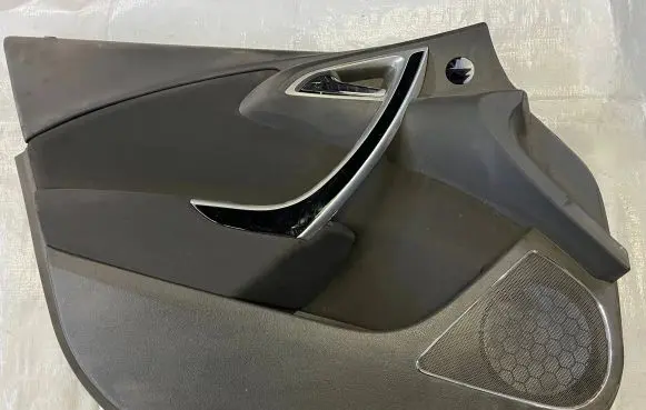 Opel Astra J Front door card panel trim 2231824 13357021 31052011
