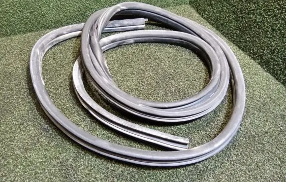 Opel Vivaro Rubber seal front door (on door) 