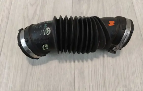 Ford Fiesta Air intake hose/pipe N04039E151