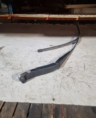 Mercedes-Benz ML W164 Front wiper blade arm
