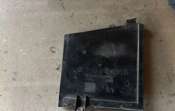 Volkswagen Transporter - Caravelle T5 Battery tray heat shield 7H0915438A