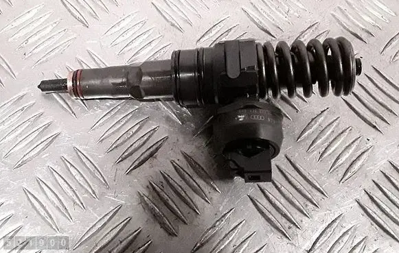 Volkswagen Golf Plus Fuel injector 038130073AG 0414720215