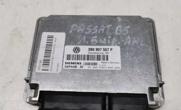 Volkswagen PASSAT B5 Engine control unit/module 3B0907557P 5WP444002