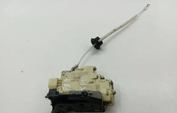 Audi Q7 4L Front door lock