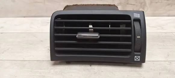 Toyota Avensis T250 Dash center air vent grill