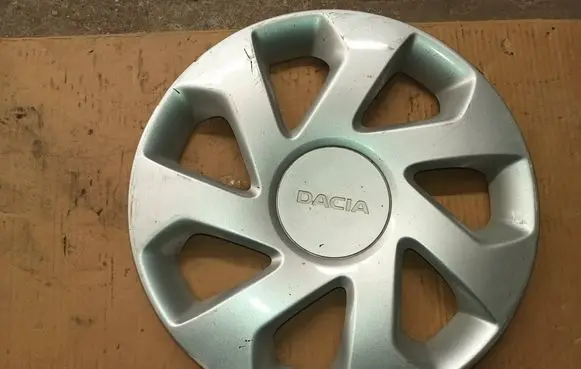 Dacia Sandero R15 wheel hub/cap/trim 403157310R