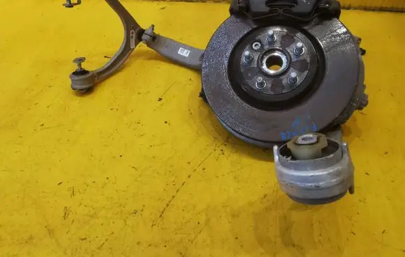 Front wheel hub spindle knuckle