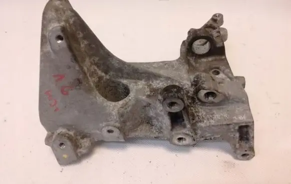 Peugeot 3008 I Generator/alternator bracket 9685991680