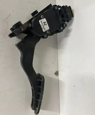 Accelerator throttle pedal