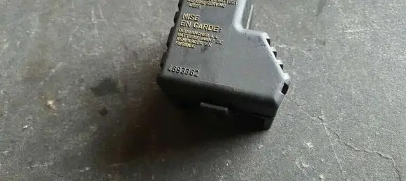 Saab 9-5 Fuse box cover 4693362