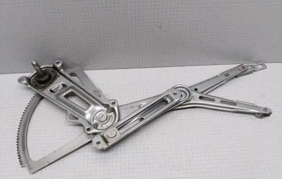 Rear door manual window regulator
