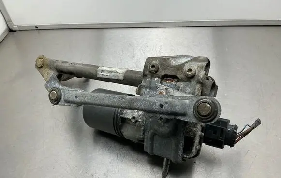 Volkswagen Touran I Wiper motor 0390241718 1T0955120A 1T0955024C