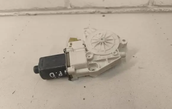 Mercedes-Benz ML W164 Front door window regulator motor A2518200842 997081102