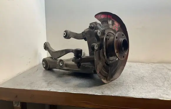 Rear wheel hub spindle/knuckle