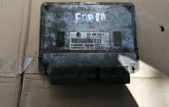 Skoda Fabia Mk1 (6Y) Engine control unit/module ECU 03E906033F 5WP4012607