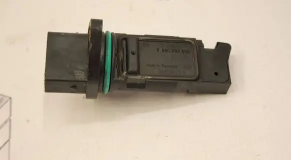 Mercedes-Benz E W211 Mass air flow meter F00C2G2068