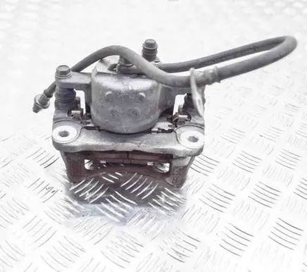Toyota Prius (XW50) Front brake caliper