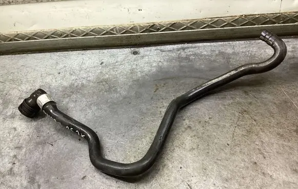 Engine coolant pipe/hose