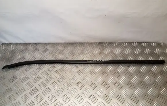 Volkswagen Touareg I Windshield trim 7L6854328