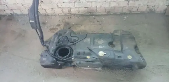 Peugeot 407 Fuel tank 9646571780 9646571880 9646571980