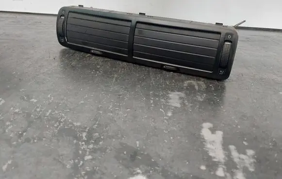 Volkswagen PASSAT B5 Dash center air vent grill 3B0819728D