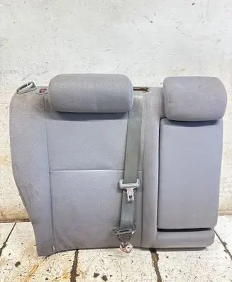 Toyota Prius (NHW20) Rear seat