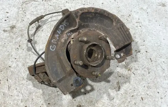 Front wheel hub spindle knuckle