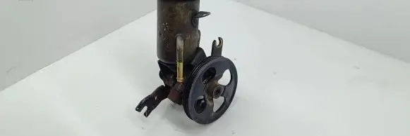 Toyota Yaris Power steering pump 52020