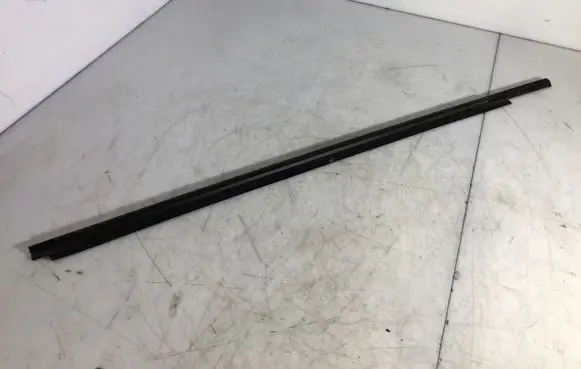 Toyota Yaris Rubber seal front door window/glass 
