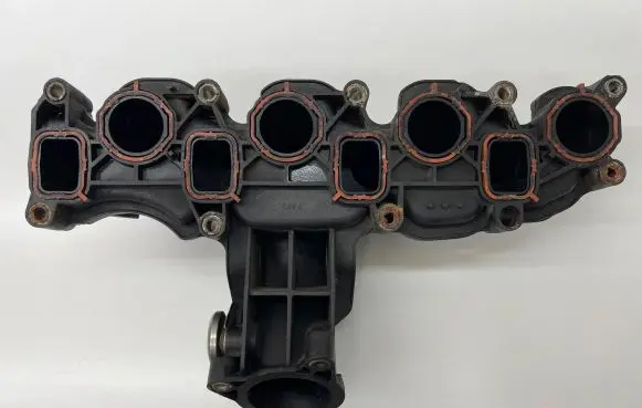 Volkswagen Golf VI Intake manifold