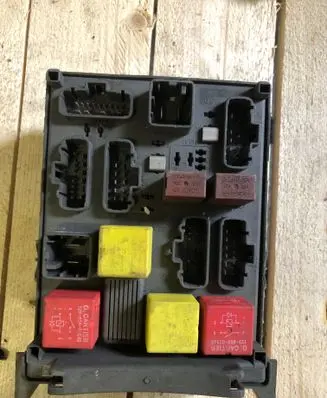 Renault Espace - Grand espace IV Fuse module 8200004201E 014932