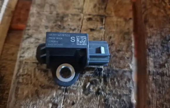 Nissan Qashqai Airbag deployment crash/impact sensor 988303RA0A