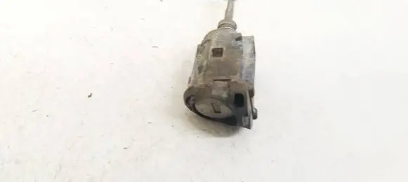 Nissan Primera Front door lock (next to the handle) 