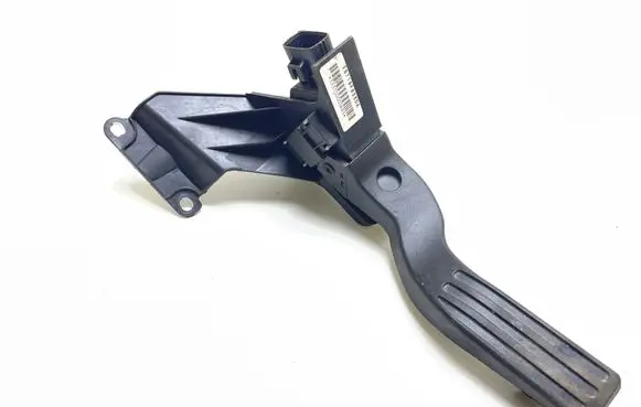 Ford Mondeo Mk III Accelerator throttle pedal 2S719F836DA 333700000683