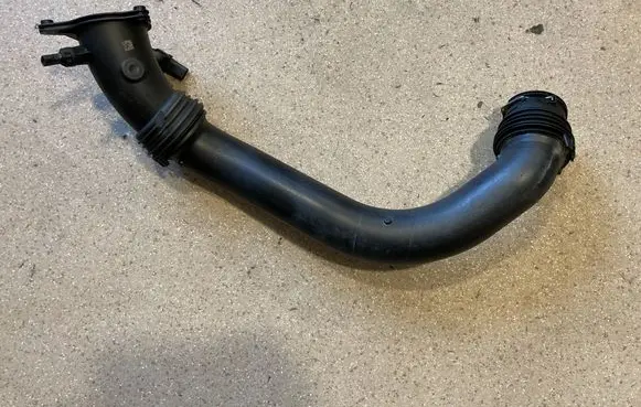 BMW 5 G30 G31 G38 Intercooler hose/pipe 8601683