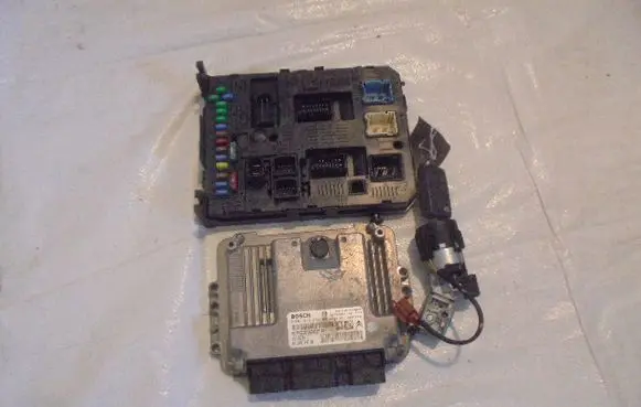 Peugeot 308 Engine ECU kit and lock set 9664843780 9664058780