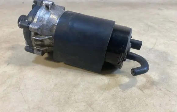 Mercedes-Benz G W461 W463 1st Gen Water pump A0005000386