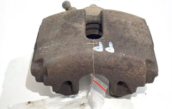 Volkswagen PASSAT B7 Front brake caliper 
