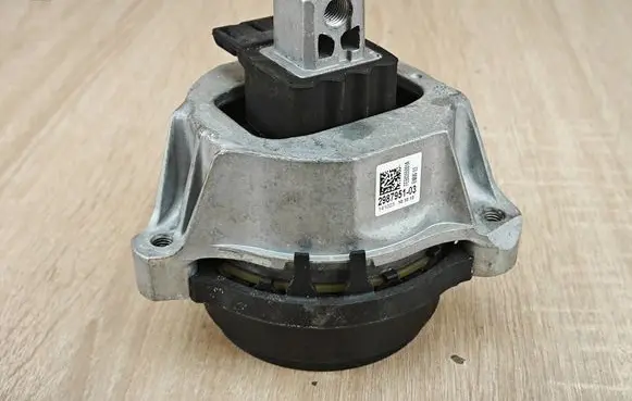 BMW X5 G05 Engine mount bracket 2987951