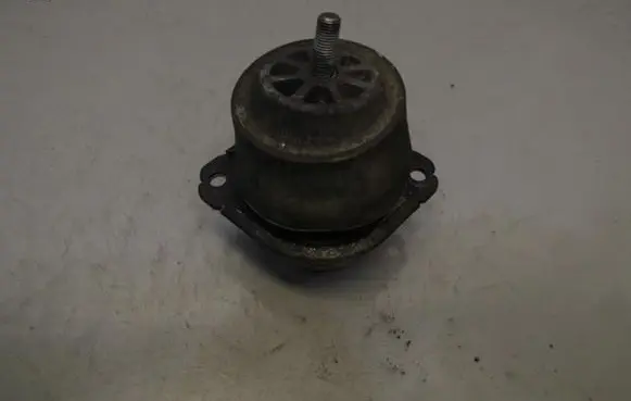 Audi Q7 4L Engine mount vacuum valve 7L8199131A
