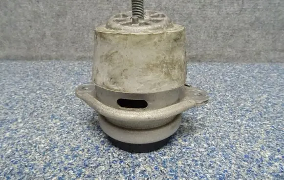 Engine mount bracket