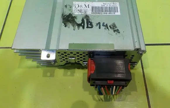 Citroen DS3 Sound amplifier 310413710103 14AB141