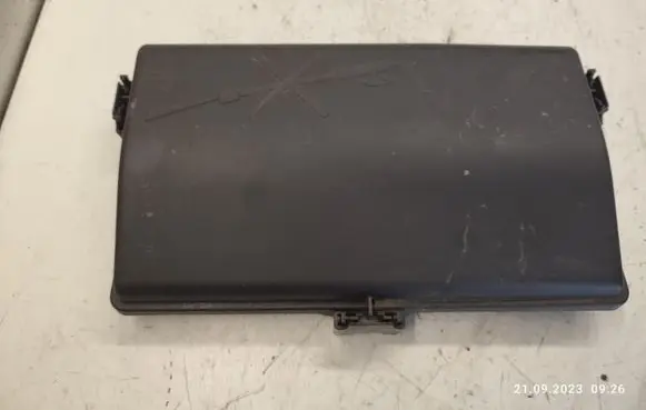 Opel Insignia A Fuse box cover 13222784
