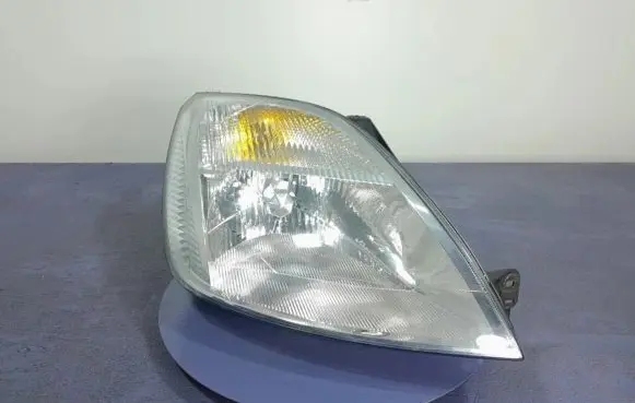Ford Fiesta Headlight/headlamp
