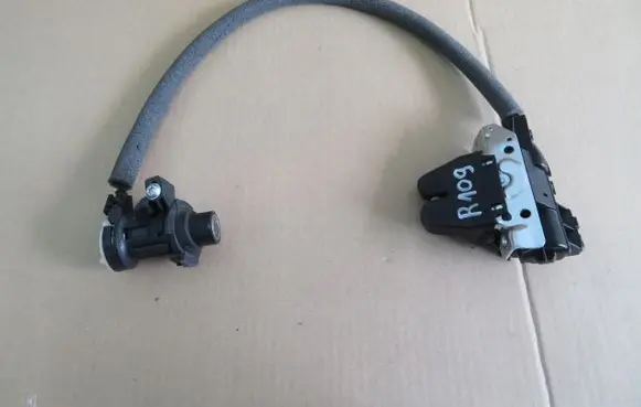 Mercedes-Benz E W212 Tailgate/trunk/boot lock/catch/latch A2047500485